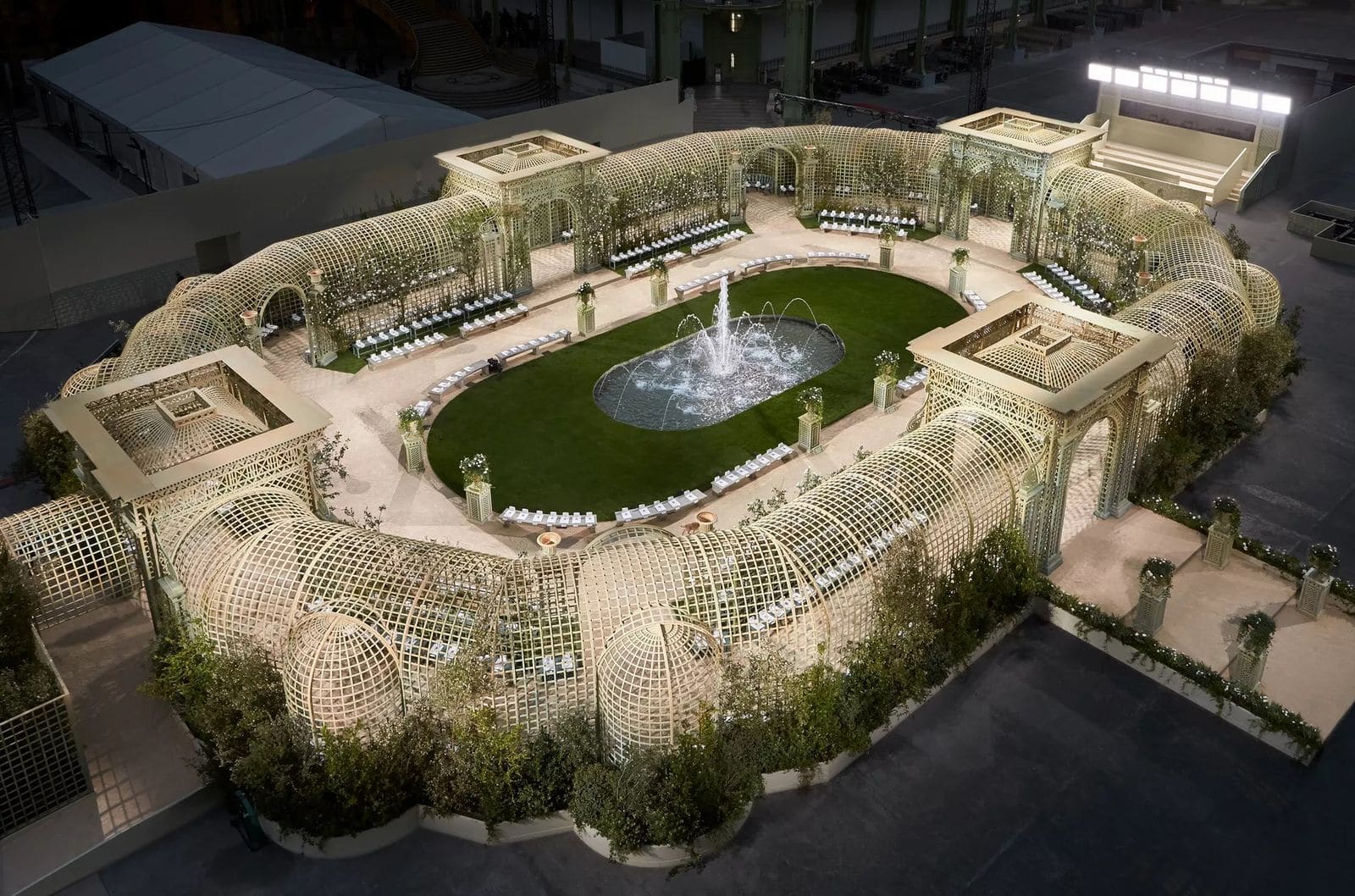 Résultat de recherche d'images pour "grand palais jardin versaillais"