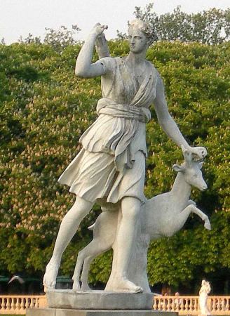 Résultat de recherche d'images pour "statue diane tuileries"