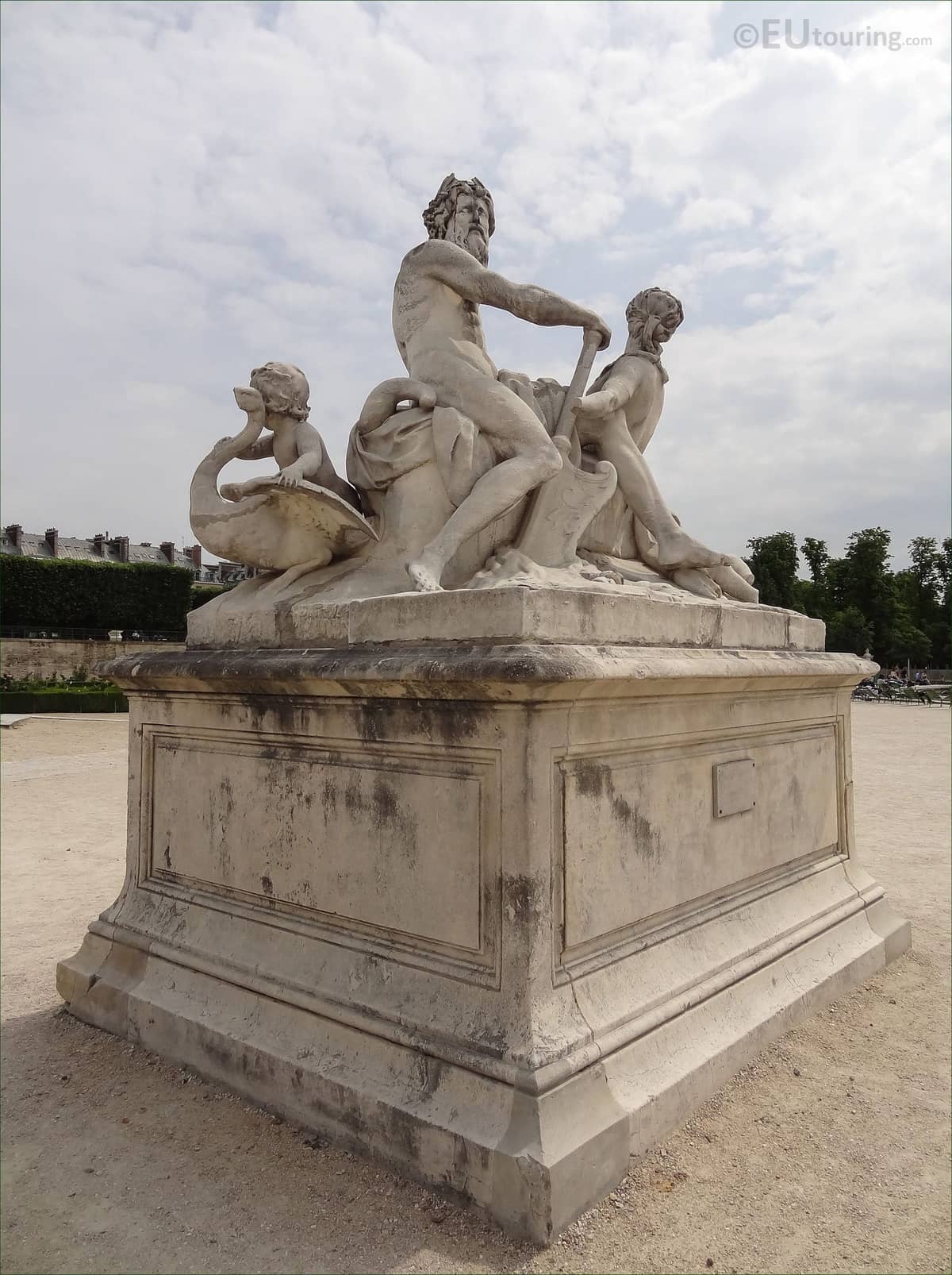 Résultat de recherche d'images pour "STATUE DE LA SEINE ET LA MARNE tuileries"