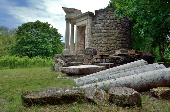 Le temple de la philosophie, au cœur du parc Jean-Jacques Rousseau.
