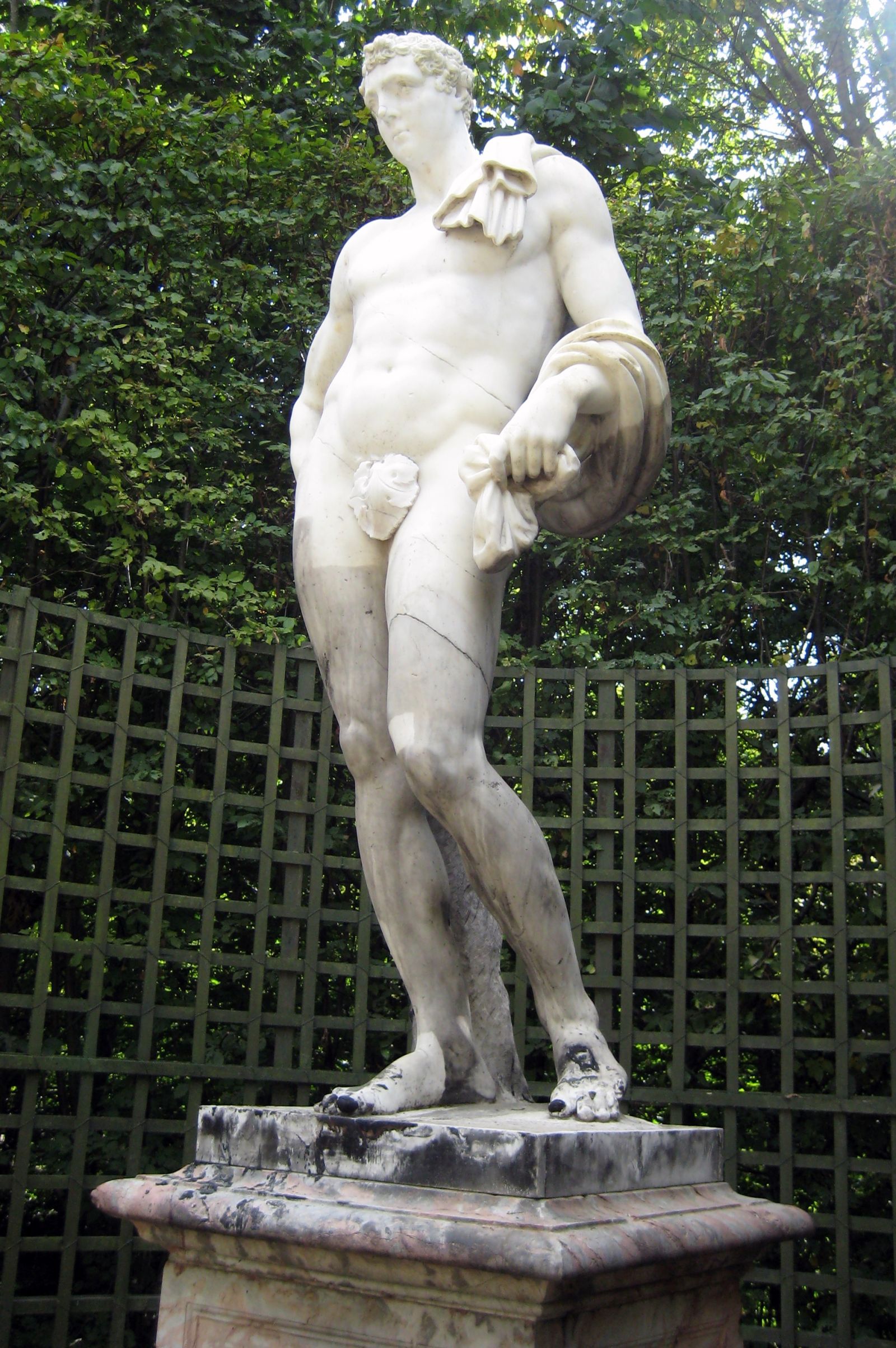 andrelenotre.com / Wallyg Méléagre, copie d'antique, figurait déjà dans la Galerie des antiques