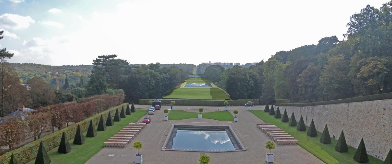 Grande Perspective , en direction du Sud. Aujourd'hui, après le parterre situé au premier plan, l'axe est bouché jusqu'à l'étang visible au dernier plan