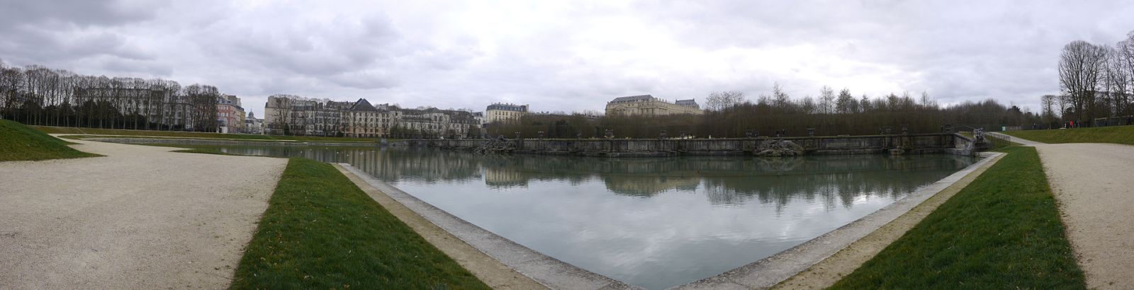 1920px-Bassin_de_Neptune_-_Parc_du_Château_de_Versailles_-_11_mars_2011_-_P1050666-P1050671