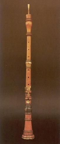 Hautbois : C’est avec l’amour malade de Lully que le hautbois fait son apparition dans l’orchestre en 1657. Il devient un instrument soliste au début du 18ème siècle avec, entre autres, Albinoni, Vivaldi et Haendel