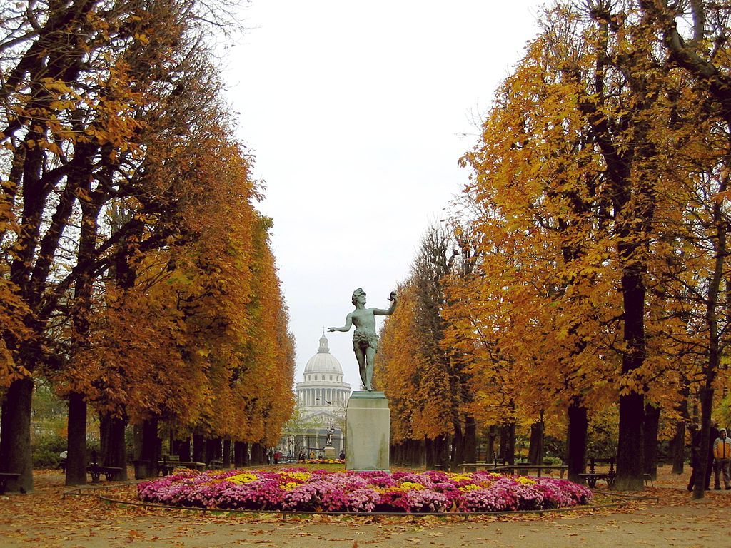 1024px-AlléeLuxembourg