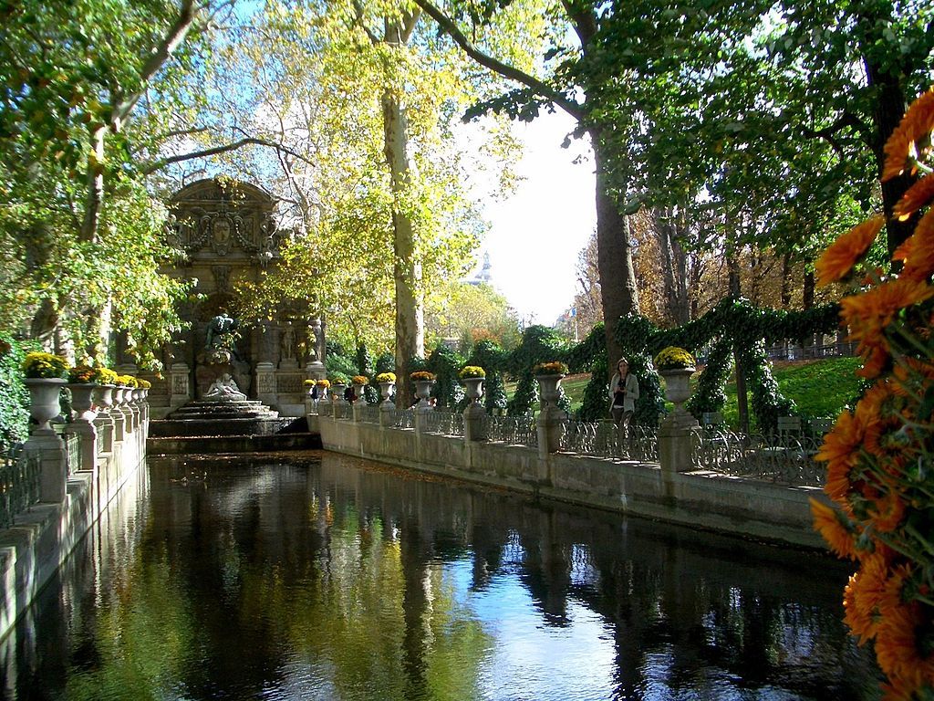 1024px-Fontaine_Médicis_du_Jardin_du_Luxembourg