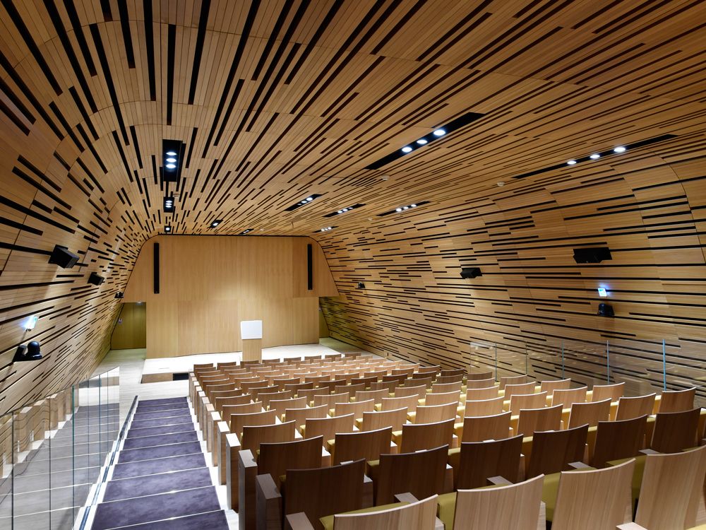 Auditorium : 146/148 places assises
